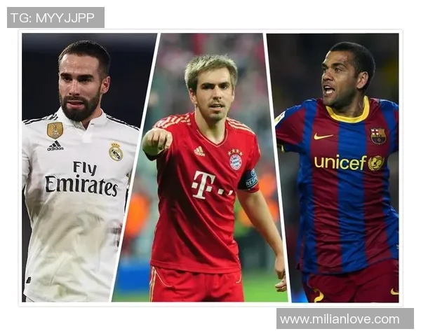 曼联与阿尔克马尔激战正酣比分揭晓引发球迷热议 曼联与阿尔克马尔激战正酣比分揭晓引发球迷热议