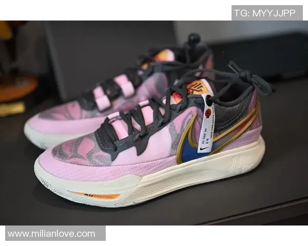 欧文新鞋发布会引发热议踩踏耐克Logo展现艺术无界限的理念